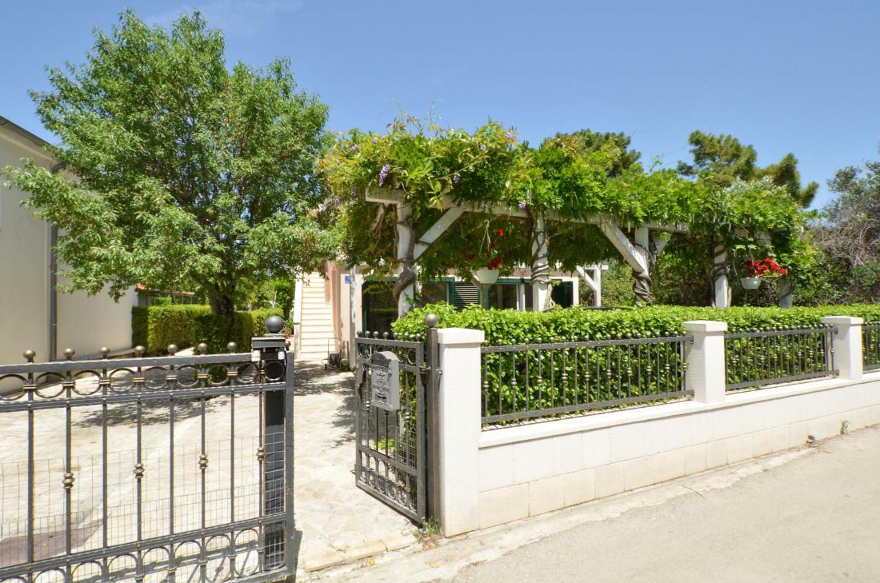 Apartment Wisteria Rogoznica  Eksteriør billede